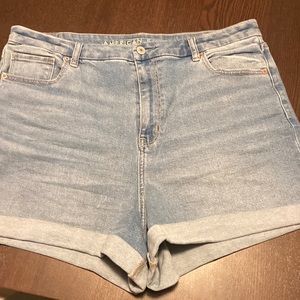 American Eagle Curvy Mom Short Size 16